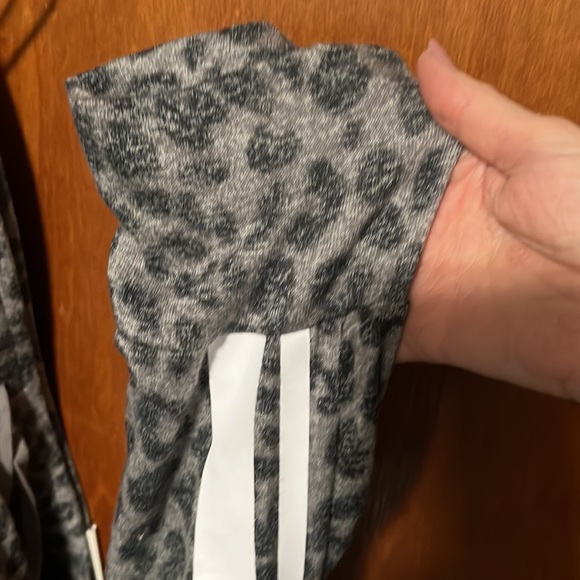 Victoria’s Secret skinny jogger, size large, leopard design pants - Picture 5 of 8